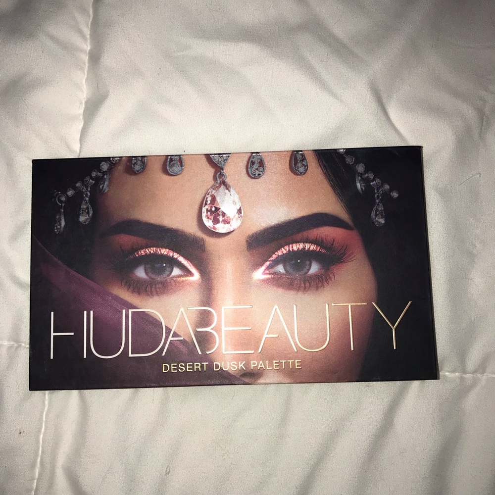 HUDA BEAUTY Desert Dusk palette